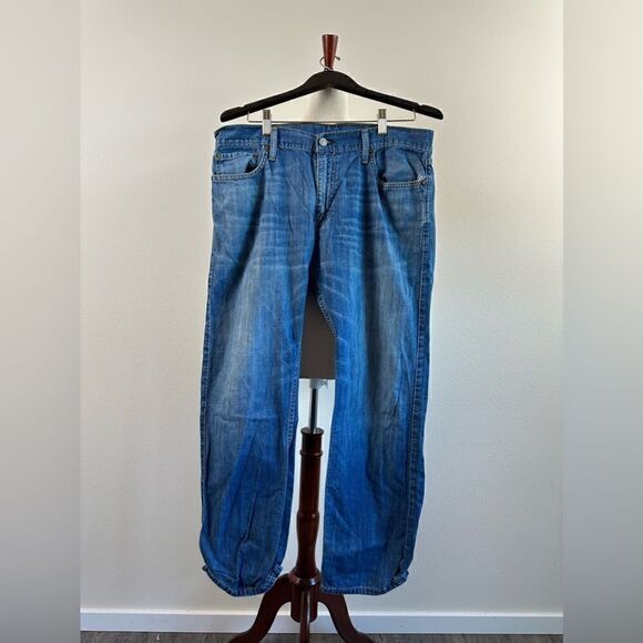 EUC Vintage Men’s Levi’s Jeans - Picture 1 of 9